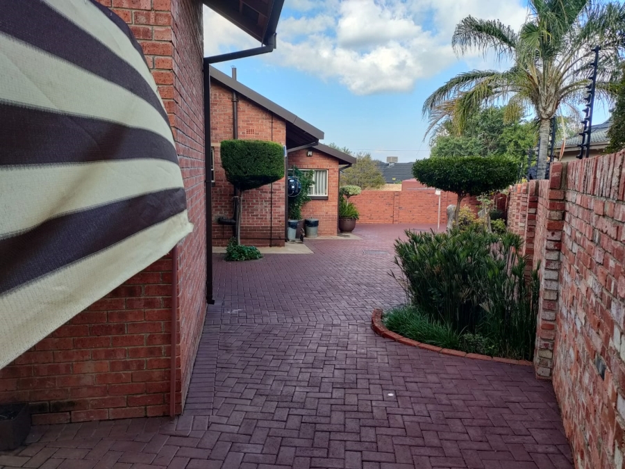 4 Bedroom Property for Sale in Monument Heights Northern Cape